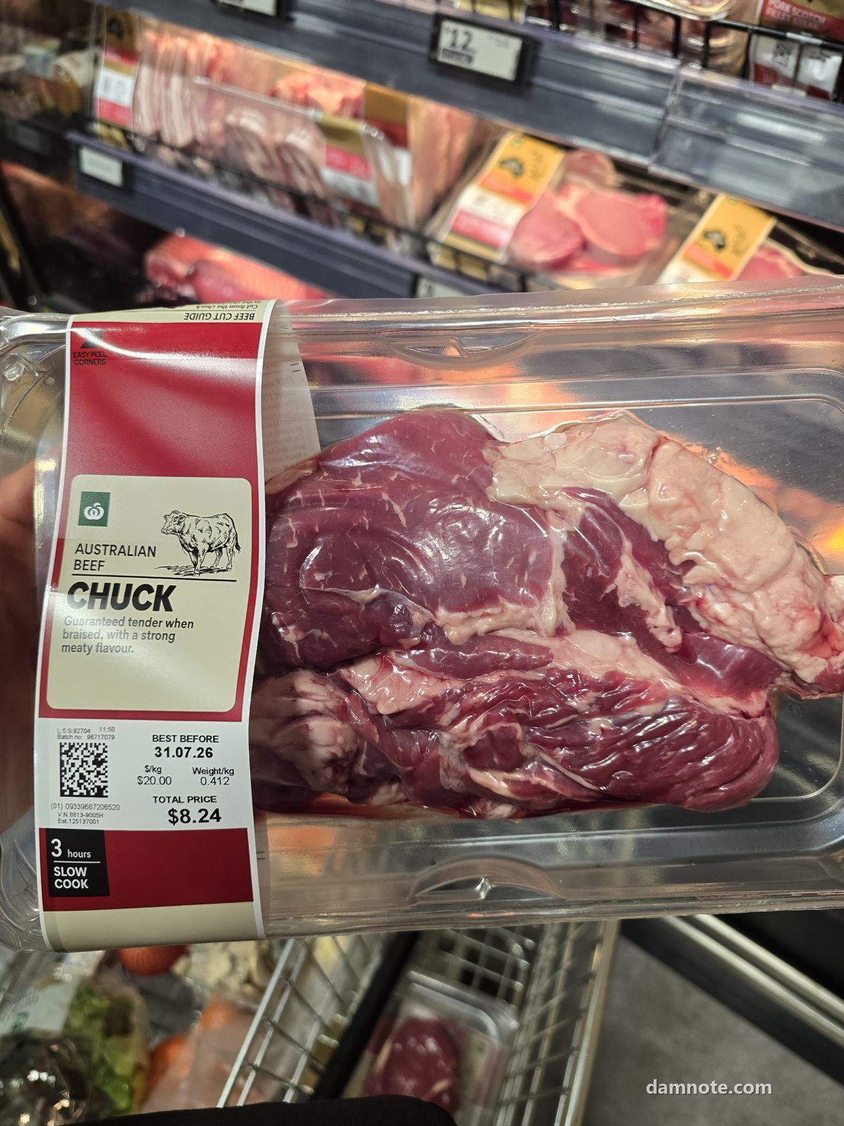 호주 소고기 척(chuck) 라벨: kg당 20 AUD, 412g에 8.24 AUD, 2026년 7월 20일 Woolworths 직접 촬영